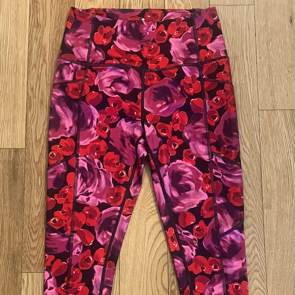KATE SPADE ELECTRIC ROSE STUDIO LEGGINGS - SIZE: XS - Picture 3 of 8